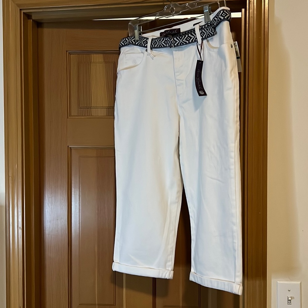 Gloria Vanderbilt size 12 white jean capris